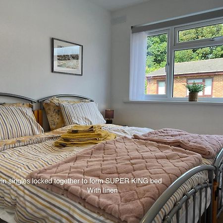 Valley View Self-Catering Coastal Bungalow In Rural West Wight 淡水 外观 照片