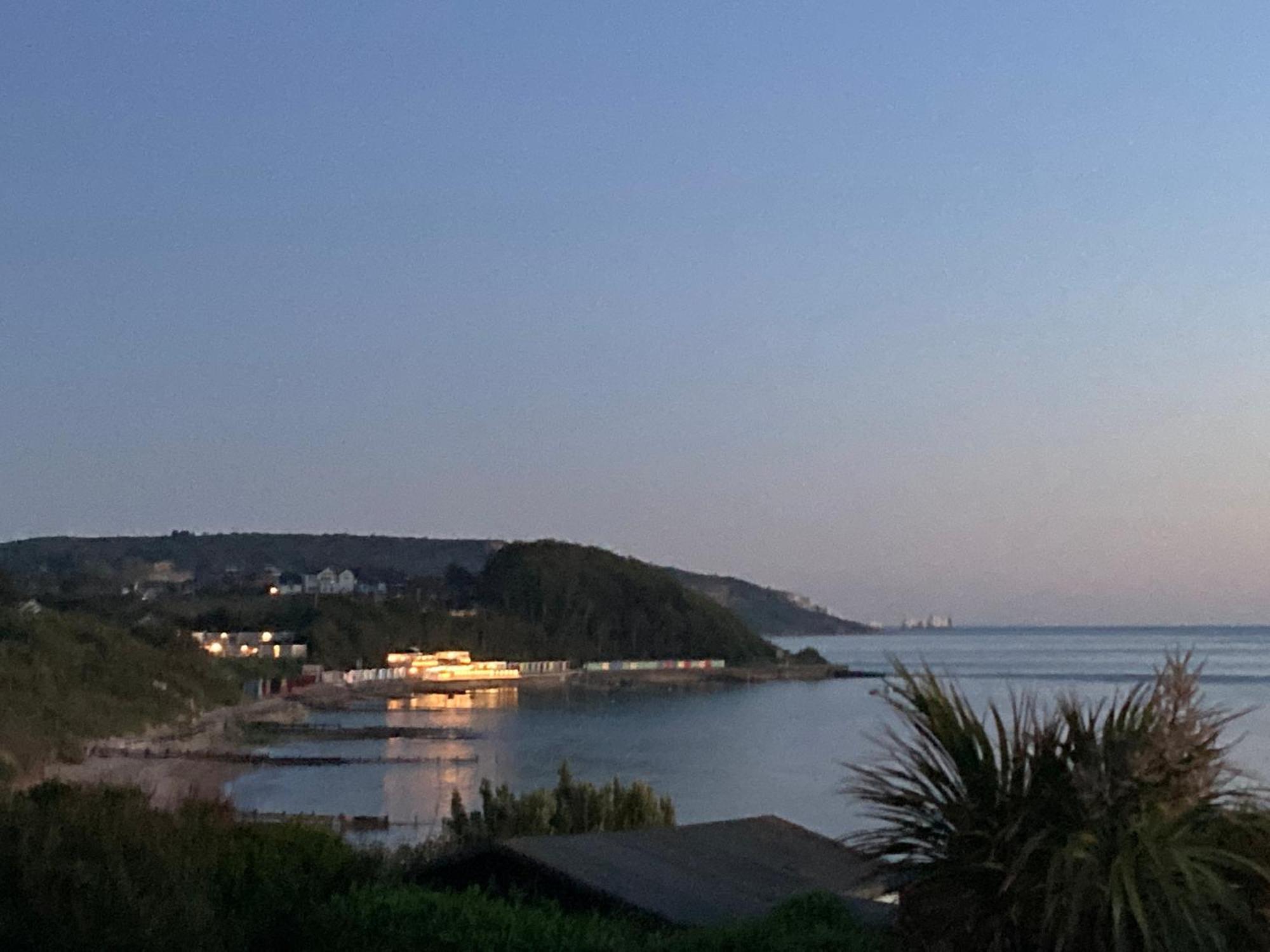 Valley View Self-Catering Coastal Bungalow In Rural West Wight 淡水 外观 照片